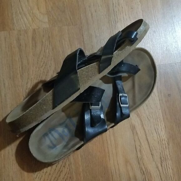 Flat strap sandals  - Picture 4 of 8